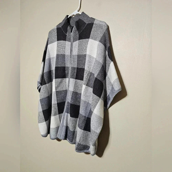 Tahari Full Zip Poncho Blanket Sweater Women's Size S/M Plaid Cardigan Full Zip - Picture 3 of 8
